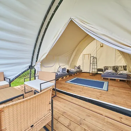 Роскошный шатер Glamping Слапы