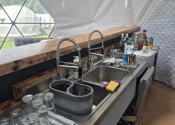 Роскошный шатер Glamping Слапы